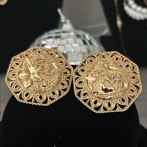 Vintage Avon Barrera Gold Floral Filigree Earrings